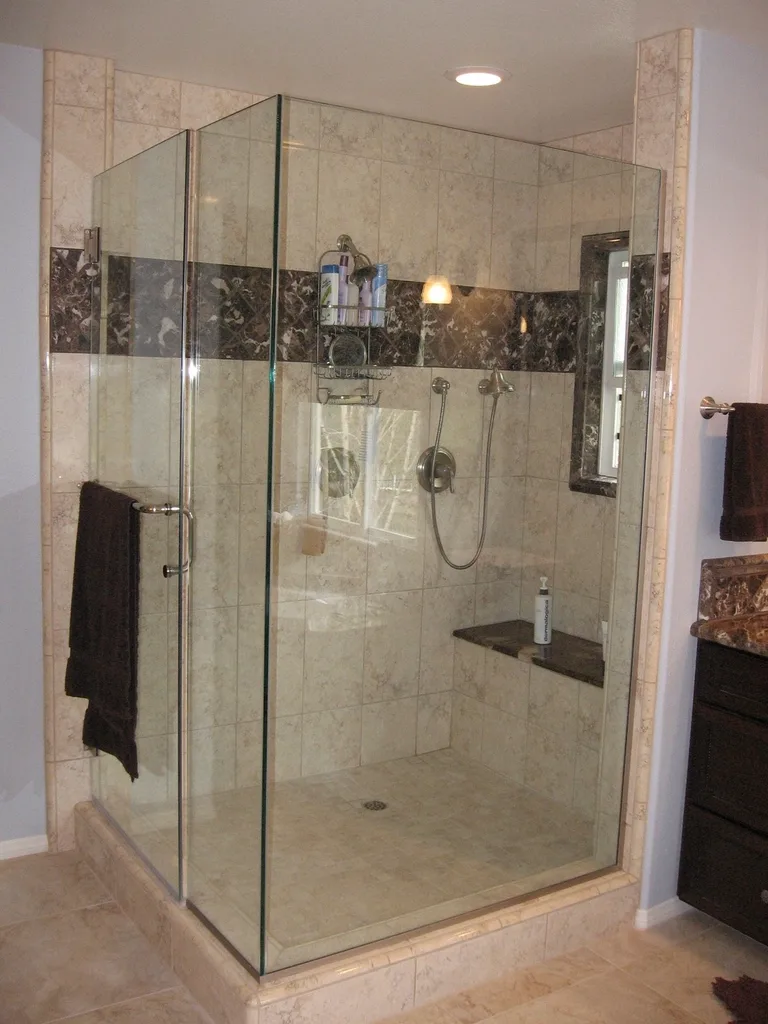 Glass shower with a mosaic feature band