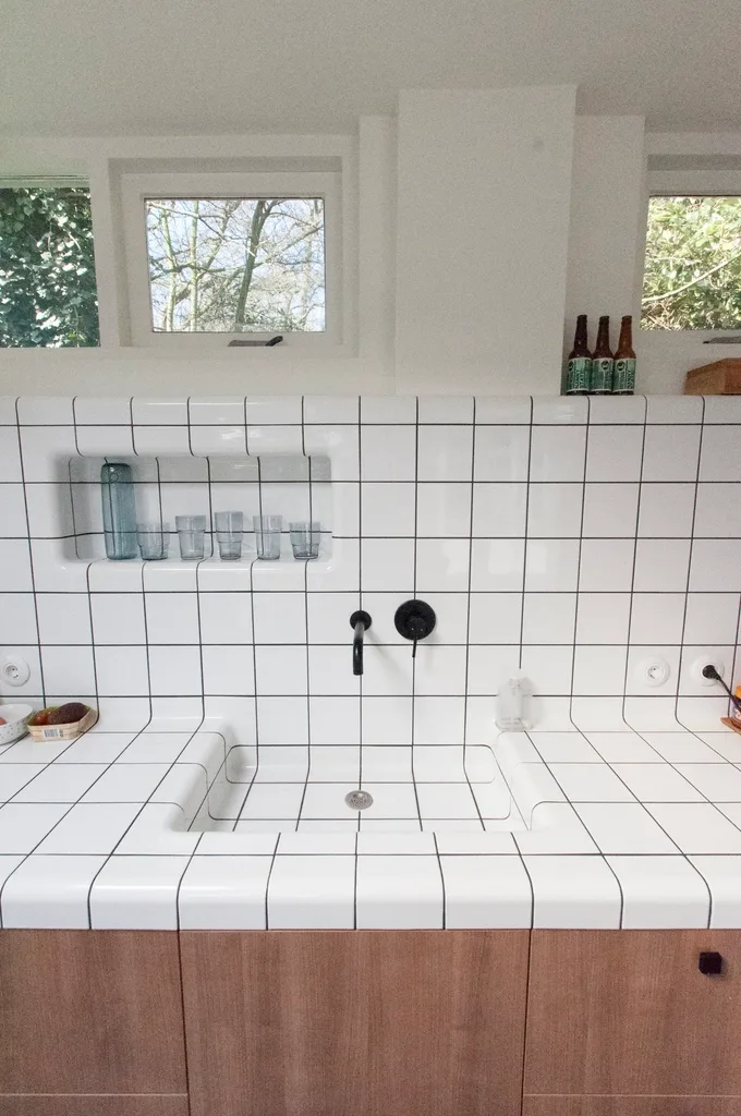 Square white tile around the sink