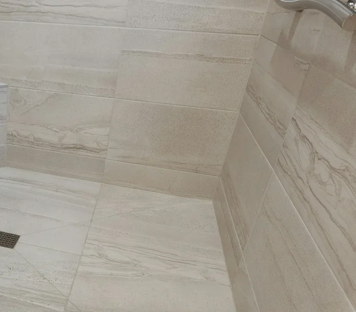 Wall joint alignment at the shower corner